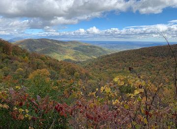 virginia/shenandoah-national-park/attraction/tunnel-parking-overlook
