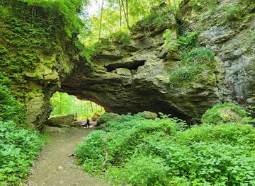 iowa/yellow-river-state-forest/attraction/maquoketa-caves-state-park