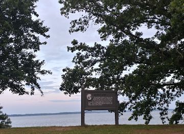virginia/historic-triangle/attraction/archer-s-hope-viewing-area-on-the-colonial-parkway-near-jamestown-virginia