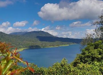 indonesia/bali/attraction/lake-tamblingan