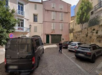 france/languedoc/attraction/place-saint-esprit