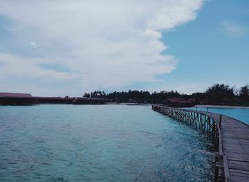 indonesia/pulau-derawan/attraction/spot-snorkeling-derawan-beach-cafe