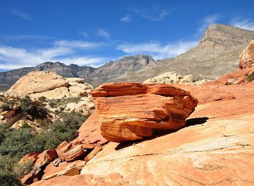 nevada/red-rock-canyon-national-conservation-area/attraction/calico-tanks-trail