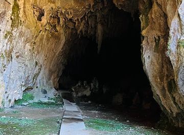 australia/kosciuszko-national-park/attraction/castle-cave-walk