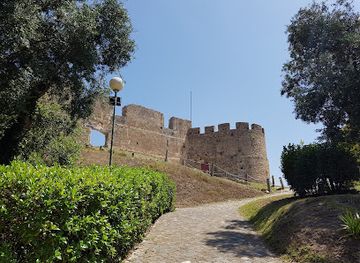 portugal/estremadura/attraction/castelo-de-torres-vedras
