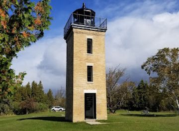 michigan/lower-peninsula/attraction/peninsula-point-lighthouse