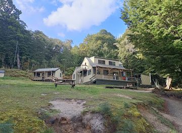 new-zealand/fiordland-national-park/attraction/moturau-hut