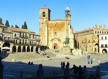 portugal/estremadura/attraction/plaza-mayor-de-trujillo