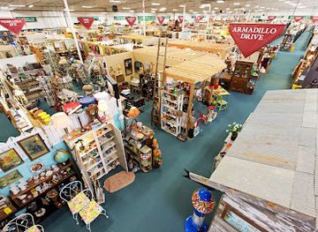 iowa/corn-belt/attraction/brass-armadillo-antique-mall-des-moines