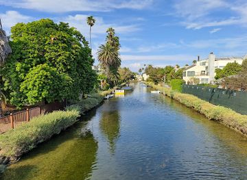 california/santa-monica/attraction/venice-canals