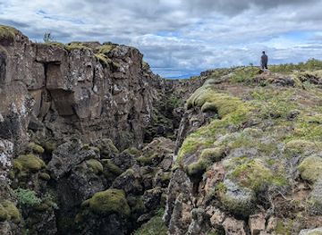 iceland/southern-region/attraction/hidden-crevasse-in-thingvellir-park