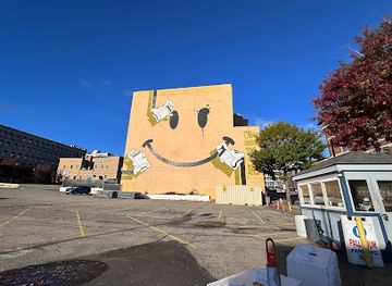 massachusetts/worcester/attraction/smiley-face-mural