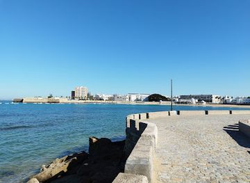 spain/cadiz/old-town/attraction/playa-de-la-caleta