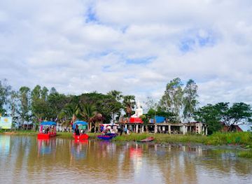 thailand/cardamom-mountains/attraction/red-lotus-lake-kumphawapi
