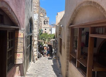 greece/monemvasia/attraction/kamara-kapitsini-xrisafo-paints