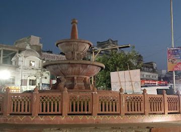 india/lucknow/aminabad/attraction/gol-darwaza-chauraha-chowk