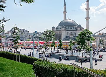 turkiye/istanbul/beyoglu/attraction/ibb-taksim-gezi-parki