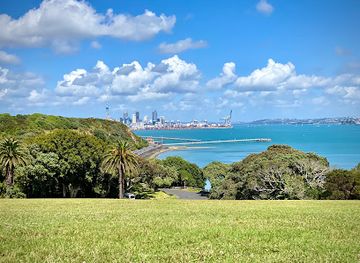 new-zealand/auckland/mission-bay/attraction/michael-joseph-savage-memorial