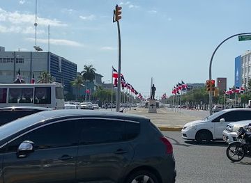 dominican-republic/santo-domingo/attraction/plaza-manolo-tavarez-justo