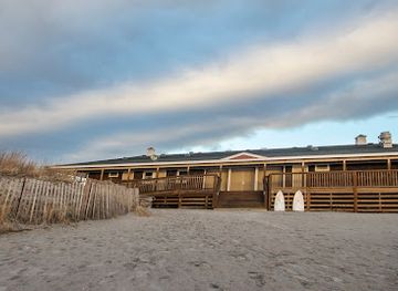 rhode-island/narragansett-beach/attraction/north-beach-pavillion