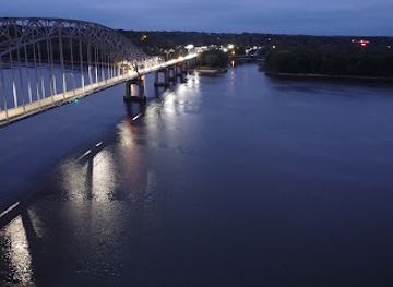 iowa/dubuque/attraction/the-old-riverwalk