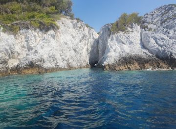 greece/sporades/attraction/mini-cave