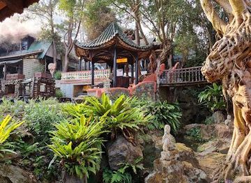 vietnam/dalat/attraction/xq-historical-village