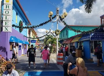 antigua-and-barbuda/codrington/attraction/heritage-quay-complex