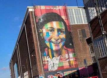 netherlands/amsterdam/attraction/anne-frank-portrait-let-me-be-myself-by-eduardo-kobra
