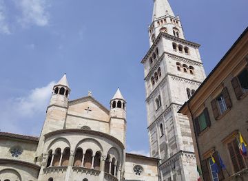 italy/emilia-romagna/attraction/torre-civica-ghirlandina