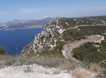 france/les-calanques-national-park/attraction/parc-du-domaine-de-la-tour