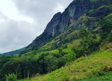 sri-lanka/badulla-district/attraction/kalugala-gerandi-ella-waterfall