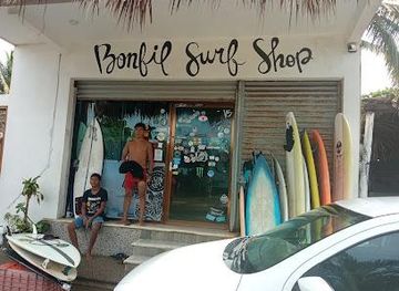 mexico/acapulco/attraction/bonfil-surf-school-shop