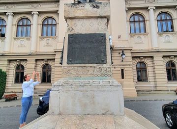 romania/iasi/attraction/mihail-kogalniceanu-statue