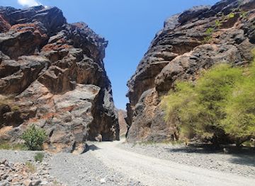 oman/rustaq/attraction/valley-cutting