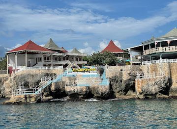 jamaica/negril-area/attraction/yamon-redstripe-catamaran-cruises