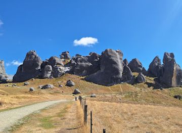 new-zealand/canterbury/attraction/castle-hill-rocks