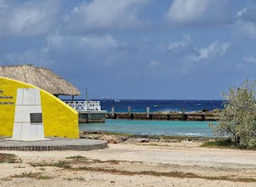 curacao/curacao-ostrich-farm/attraction/desenkadena-unchained-tula-monument