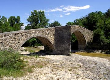 france/provence/attraction/pont-roman-de-mane