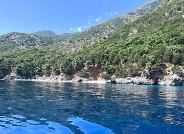 greece/kefalonia/attraction/xilomata-beach