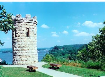 iowa/dubuque/attraction/julien-dubuque-monument