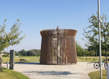 czechia/palava/attraction/vyhlidkova-vez-lednicka-kolonada