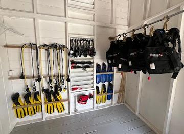 honduras/roatan/attraction/east-end-connection