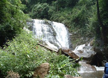 thailand/phetchabun-mountains/attraction/tat-mok-waterfall