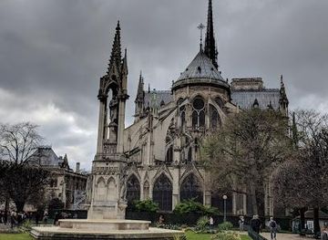 france/paris/attraction/square-jean-xxiii
