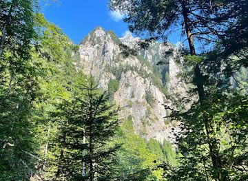 romania/bucegi-mountains/attraction/valley-of-jepilor