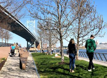 pennsylvania/philadelphia/northern-liberties/attraction/race-street-pier