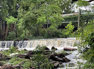 alabama/mobile/attraction/garden-waterfall