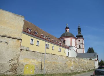 czechia/podyji-national-park/attraction/klaster-krizovniku-s-cervenou-hvezdou