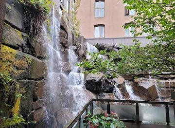 washington/renton/attraction/waterfall-garden